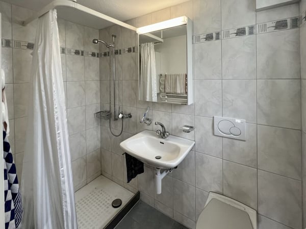 Viel Bauland und Liegenschaft mit grosser Landfläche 12