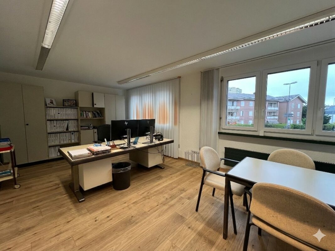 Espace de bureau spacieux dans un emplacement idéal à Herblingen, 319 m²