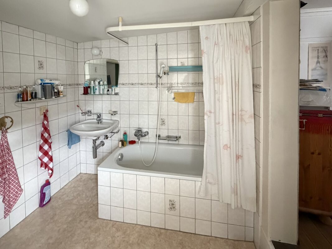 Proprietà con potenziale nel centro del villaggio