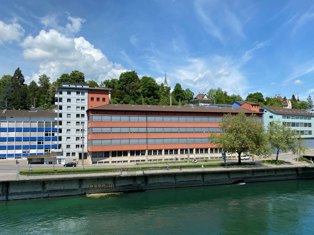 Emplacement idéal avec vue sur le Rhin dans le centre d'affaires Mühlenen