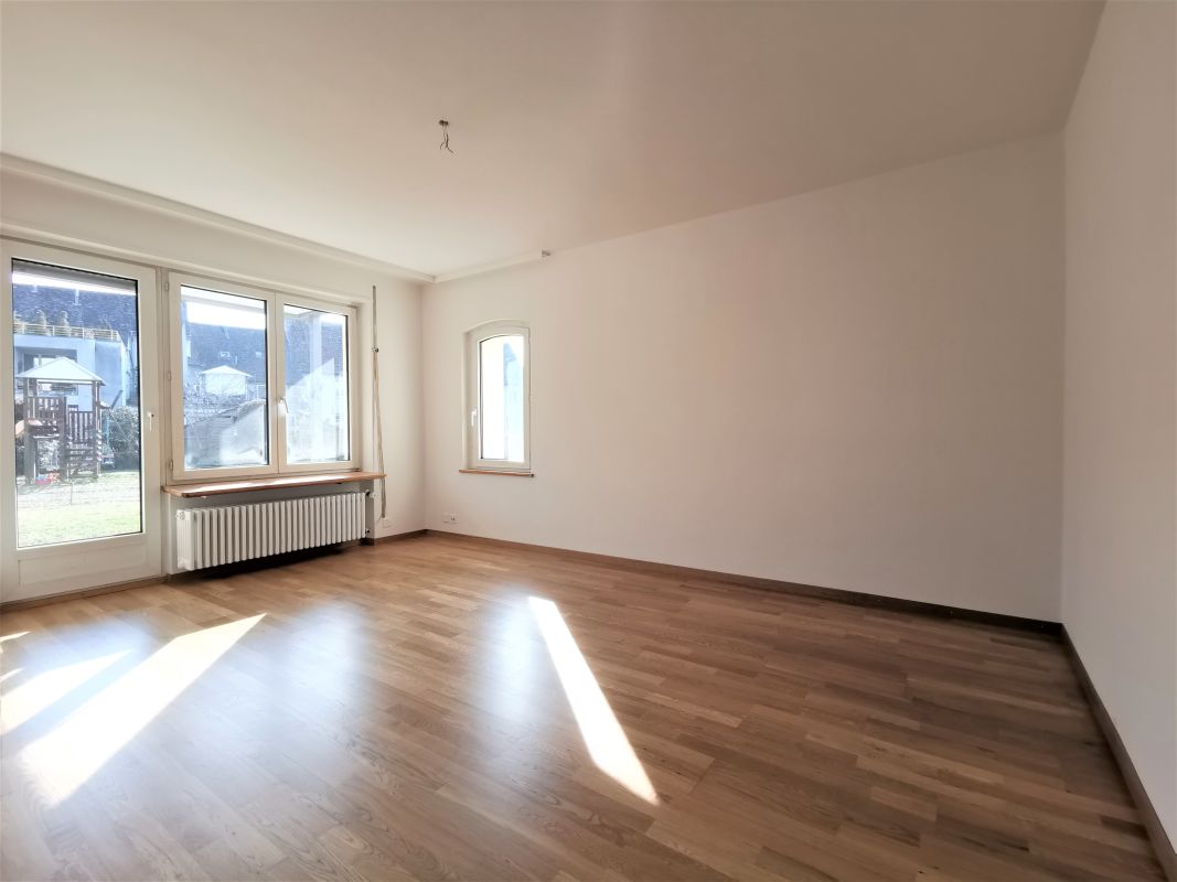 Helle Wohnung nahe Stadt und Rhein