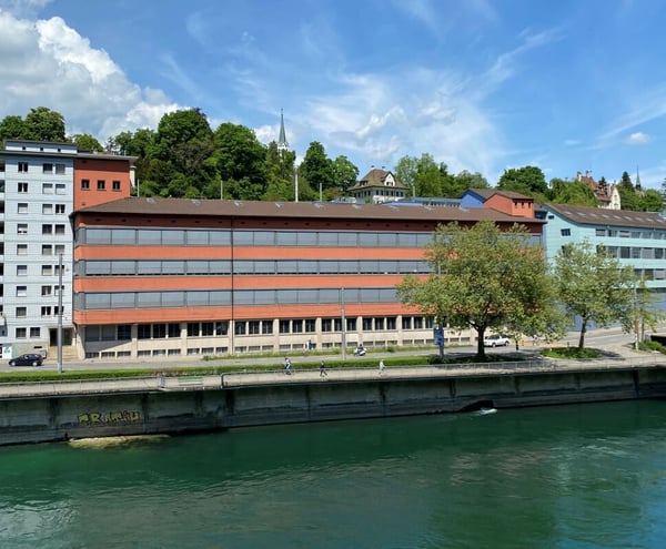 Flexible Büro- und Atelierflächen direkt am Rhein