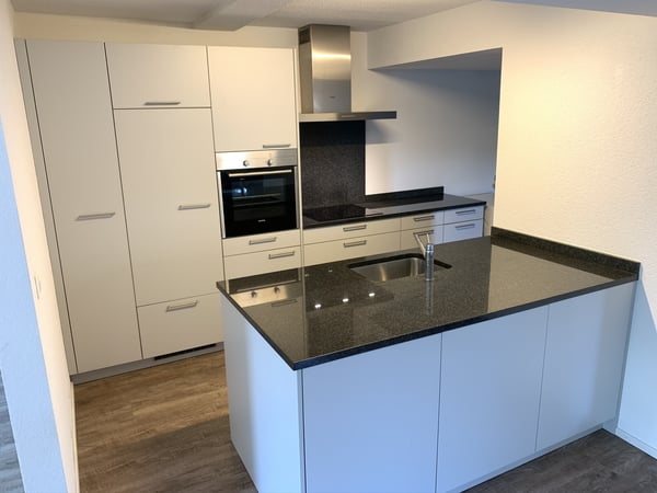 1 1/2 Zimmer-Wohnung im Parterre mit eigener Aussentüre und Garten 2