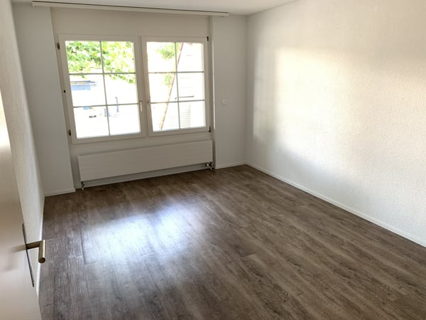 1 1/2 Zimmer-Wohnung im Parterre mit eigener Aussentüre und Garten 6