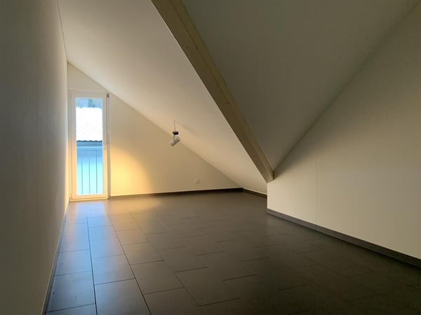 Ruhig gelegene 5.5-Zimmer-Maisonette-Wohnung in Bahnhof-Nähe 12