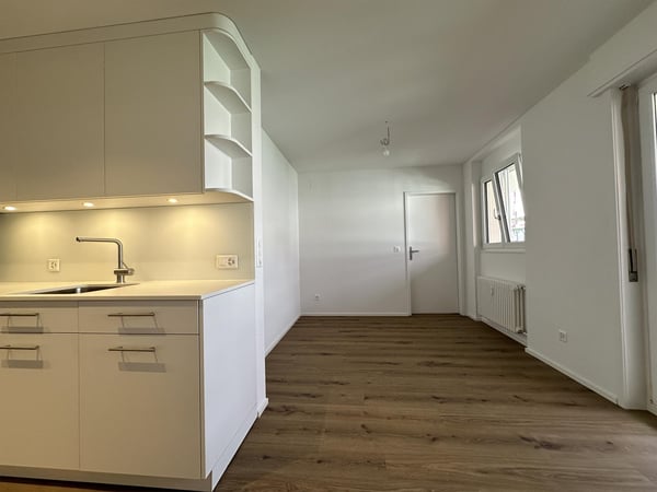 Zentrale, renovierte 2.5 Zimmer Wohnung im 5. OG 5