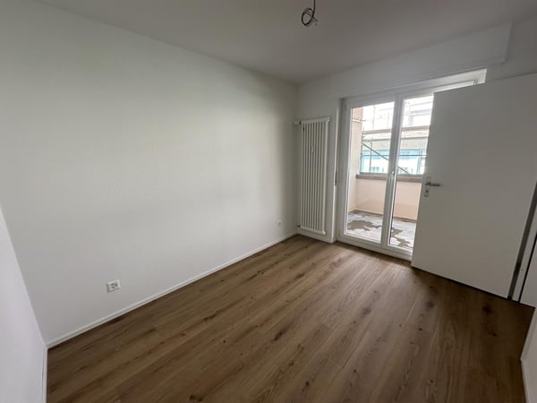 Zentrale, renovierte 2.5 Zimmer Wohnung im 5. OG 3