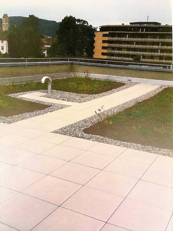 Zentral gelegene 5-Zimmerwohnung mit grosser Terrasse 12