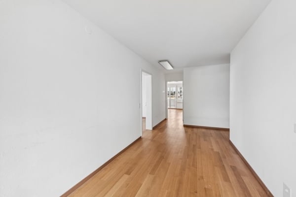 Zentrales Büro mit Balkon 4
