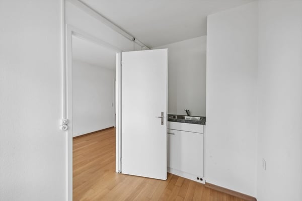 Zentrales Büro mit Balkon 8