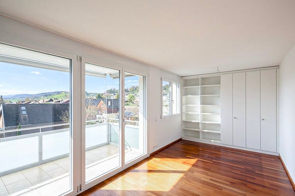 Grosszügige 5.5-Zimmer-Dachwohnung mit Panoramablick in Biel-Benken 8