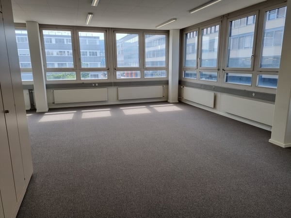 Helle Büroräumlichkeiten in der Industriezone von Dietikon zu vermieten 3
