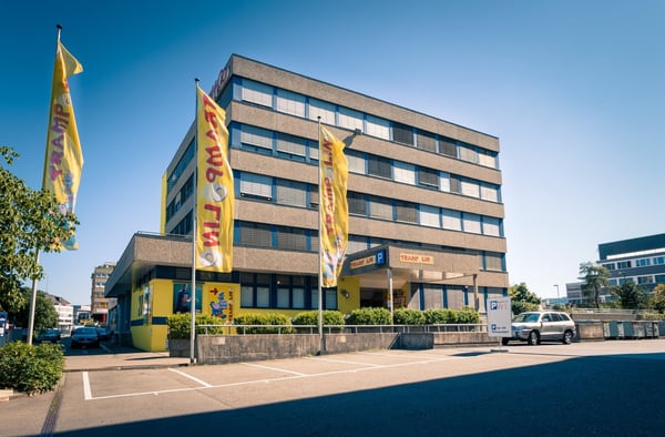 Helle Büroräumlichkeiten in der Industriezone von Dietikon zu vermieten 1