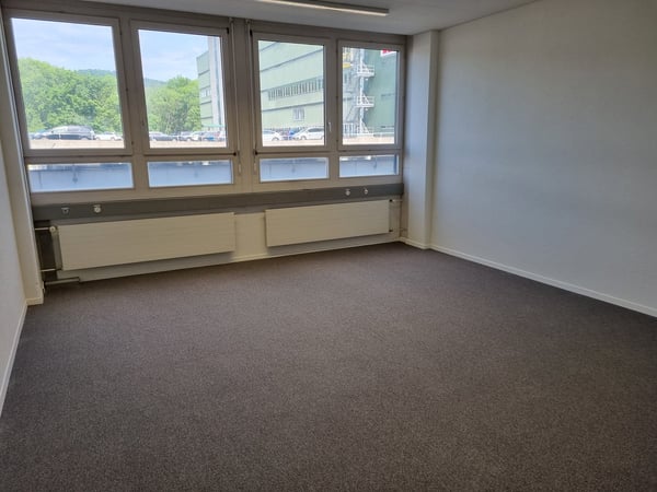 Helle Büroräumlichkeiten in der Industriezone von Dietikon zu vermieten 5