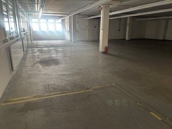 Grosszügiger Lagerraum in der Industriezone von Dietikon zu vermieten 8