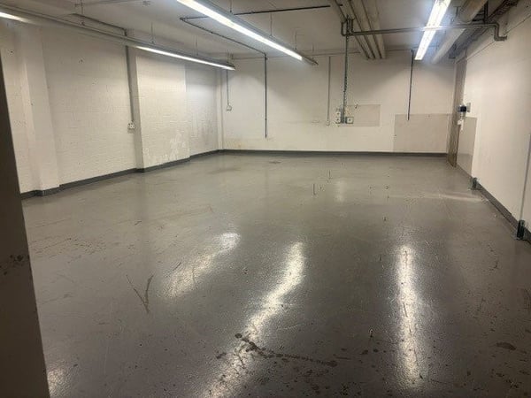 Grosszügiger Lagerraum in der Industriezone von Dietikon zu vermieten 7