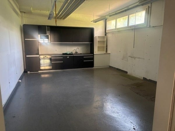 Grosszügiger Lagerraum in der Industriezone von Dietikon zu vermieten 10