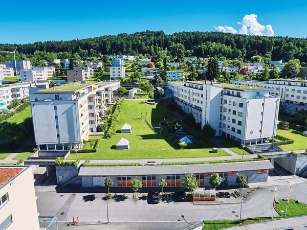 Einstellplatz an der Obstgartenstrasse zu vermieten. 16