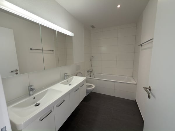 Modernes Wohnen mit grossem Balkon 7