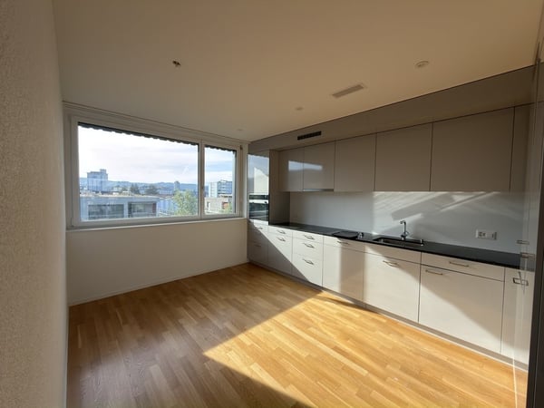 Modernes Wohnen mit grossem Balkon 3