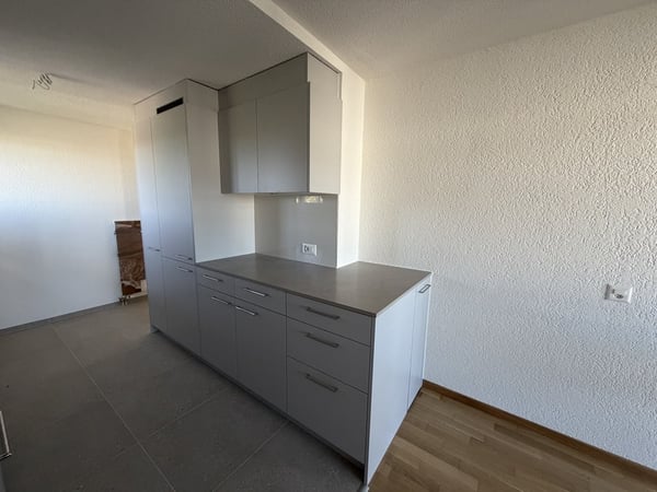 Frisch sanierte 4.5-Zimmer-Wohnung 6.OG im Herzen von Ostermundigen 5