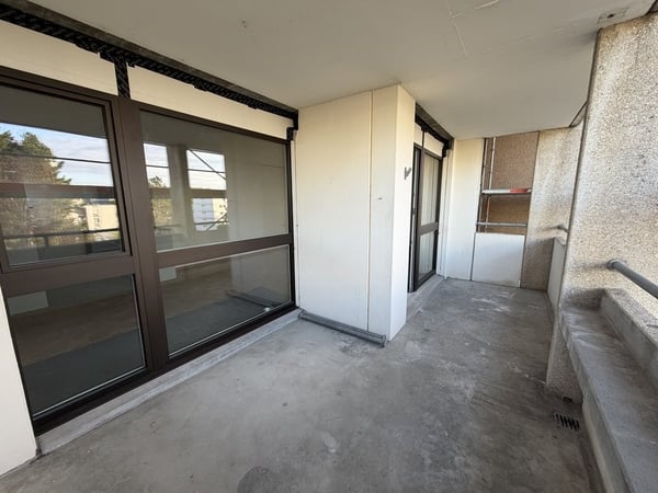 Frisch sanierte 4.5-Zimmer-Wohnung 6.OG im Herzen von Ostermundigen 8