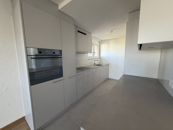 Frisch sanierte 4.5-Zimmer-Wohnung 6.OG im Herzen von Ostermundigen 4