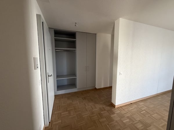 Frisch sanierte 4.5-Zimmer-Wohnung 6.OG im Herzen von Ostermundigen 9