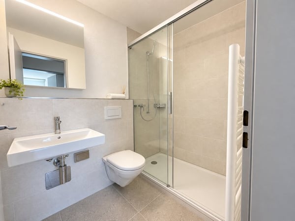 Frisch sanierte 4.5-Zimmer-Wohnung 6.OG im Herzen von Ostermundigen 6