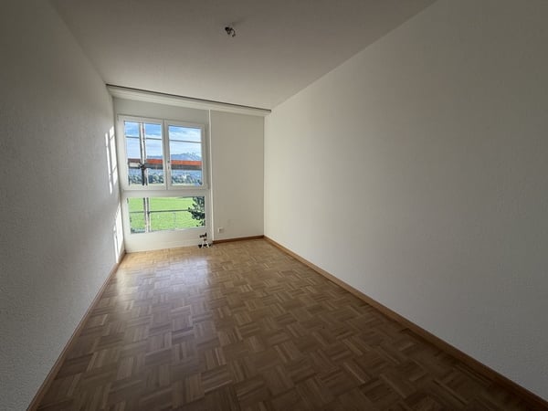 Frisch sanierte 4.5-Zimmer-Wohnung 6.OG im Herzen von Ostermundigen 11