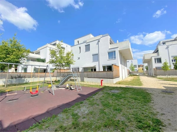 Moderne Wohnung mit zwei Sitzplätzen 8