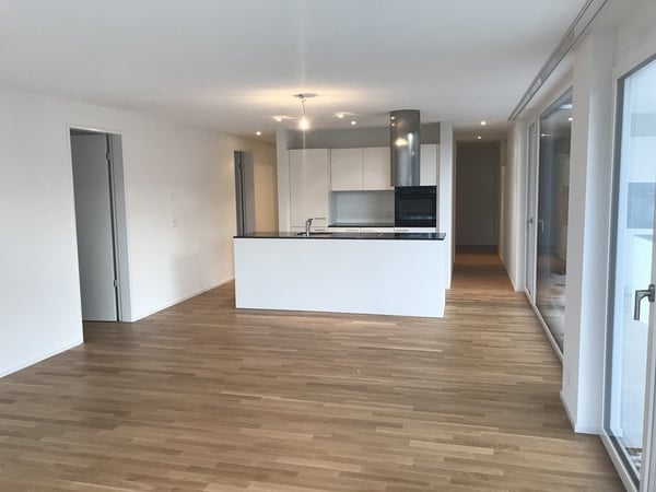 Moderne Wohnung mit zwei Sitzplätzen 2