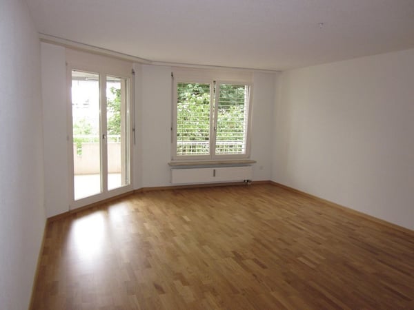 Moderne & grosszügige 4.5 Zimmerwohnung mit Gartensitzplatz 2