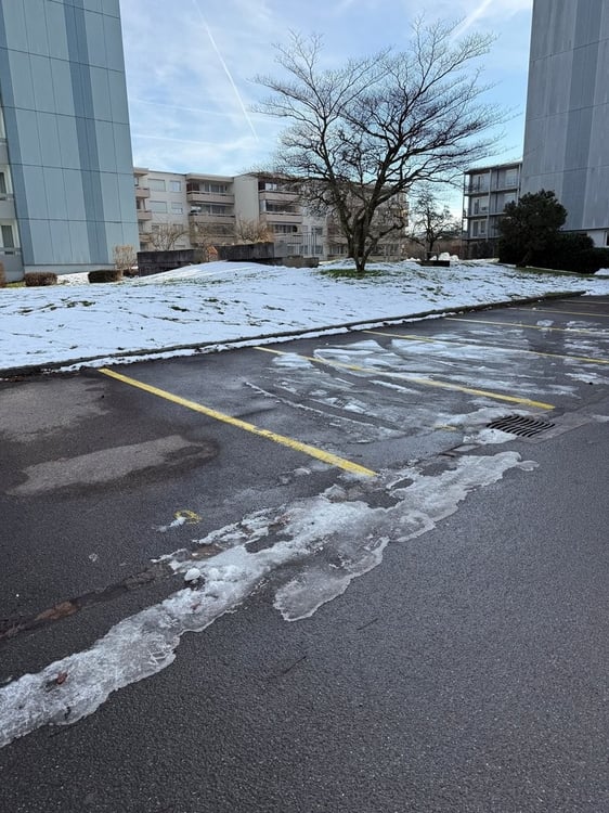 Aussenparkplätze ab sofort verfügbar! 2