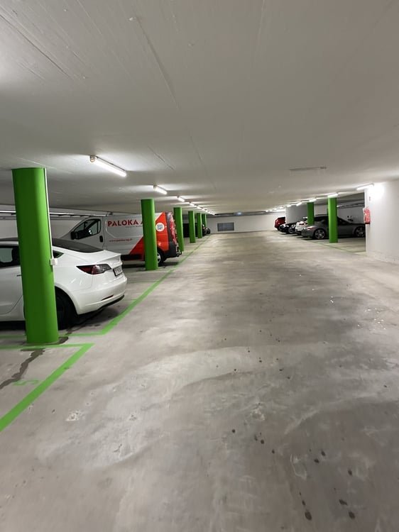 Sichern Sie sich Ihren Einstellhallenparkplatz in Eiken! 3
