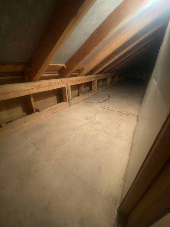 HOBBYRAUM IM DACHGESCHOSS, VIELSEITIG NUTZBAR MIT EIGENER NASSZELLE 7