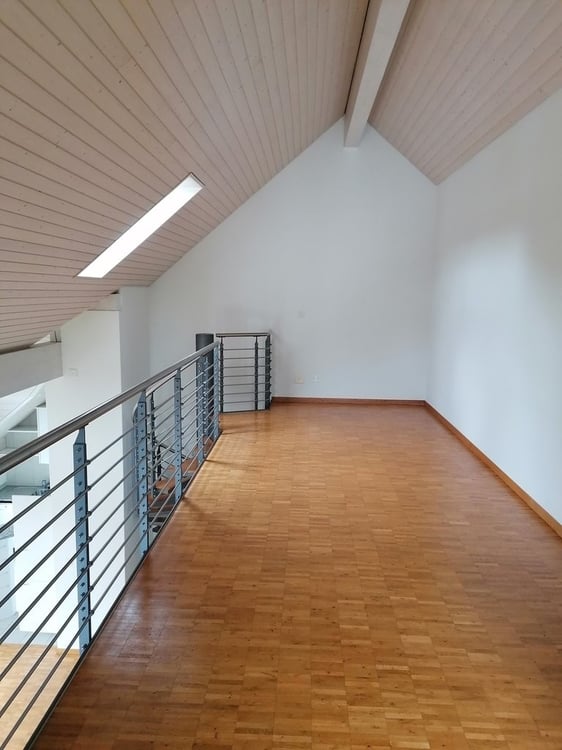 Charmante Dachwohnung mit grossem Balkon und Galerie! 7