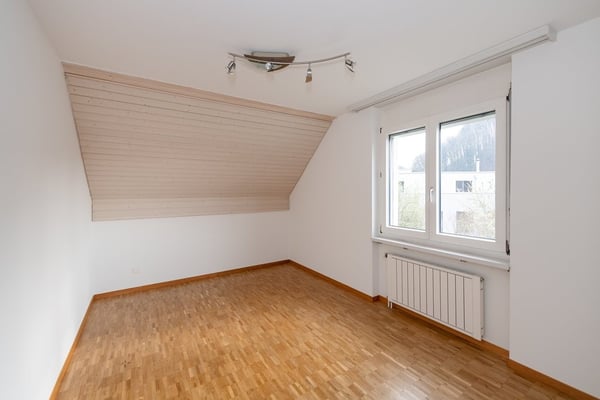 Charmante Dachwohnung mit grossem Balkon und Galerie! 8