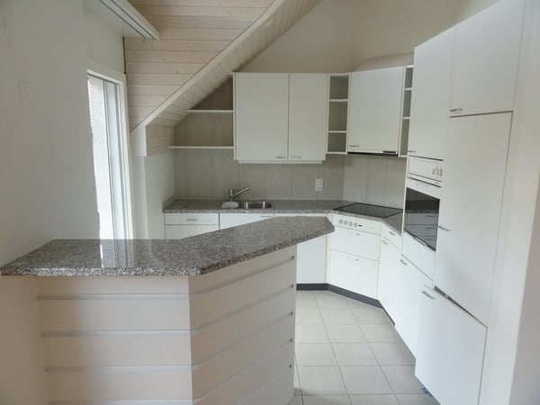 Charmante Dachwohnung mit grossem Balkon und Galerie! 3