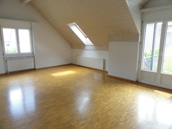 Charmante Dachwohnung mit grossem Balkon und Galerie! 6