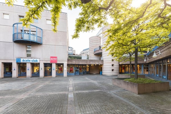 SUPERBE LOCAL COMMERCIAL A DEUX PAS DE LA GARE ! 2