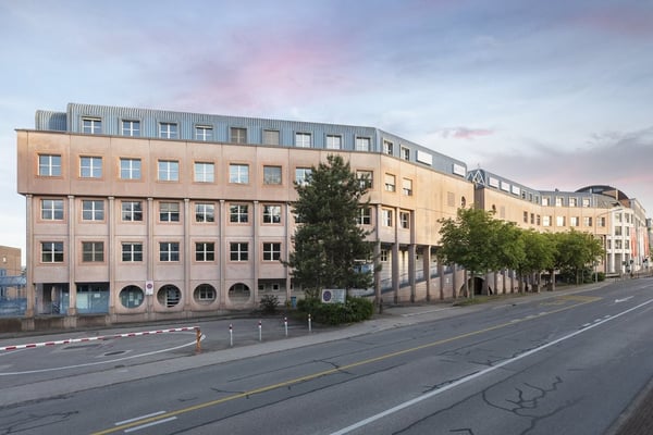 SUPERBE LOCAL COMMERCIAL A DEUX PAS DE LA GARE ! 1