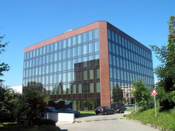 Place de parc à louer en face du Centre Balexert 5