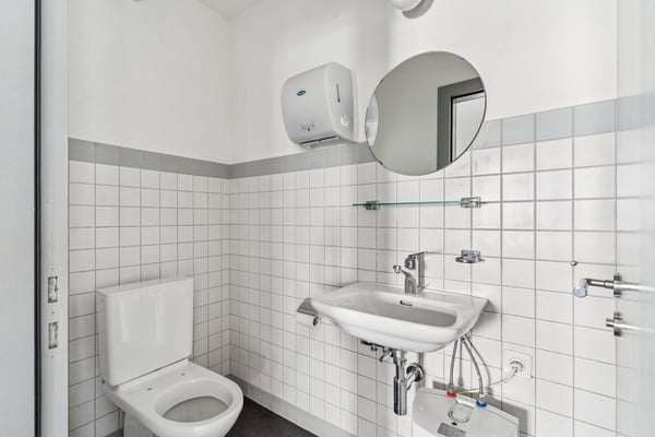 Bureau de 150 m2 à louer de suite ou à convenir 10