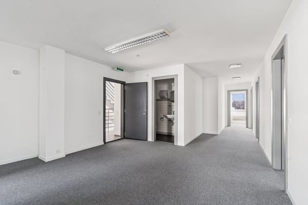 Bureau de 150 m2 à louer de suite ou à convenir 2