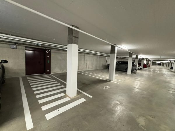 Places de parc souterraines disponible dans un quartier résidentiel 2