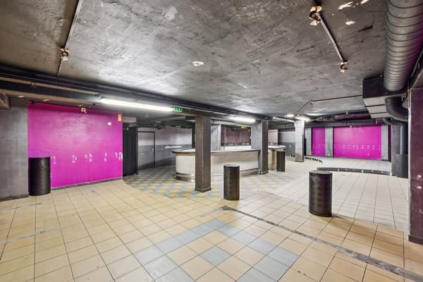 Bar/discothèque à louer en plein centre-ville de Sion 8