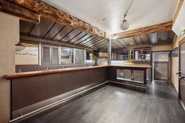 Bar/discothèque à louer en plein centre-ville de Sion 4