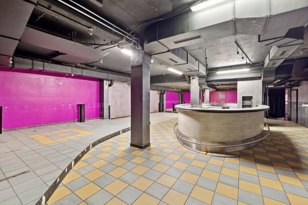 Bar/discothèque à louer en plein centre-ville de Sion 6