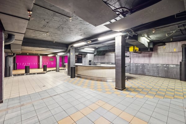 Bar/discothèque à louer en plein centre-ville de Sion 7